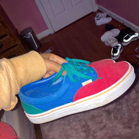 Colorful vans - Picture 3 of 4